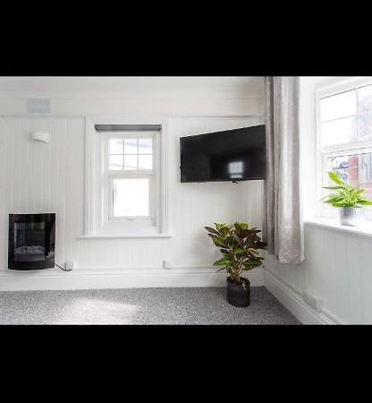 Driftwood Luxury Apartment Lyme Regis Exterior foto